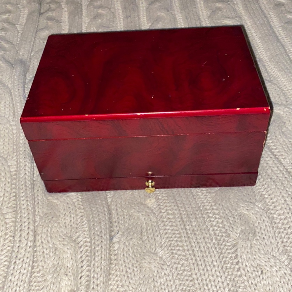 Jewelry box